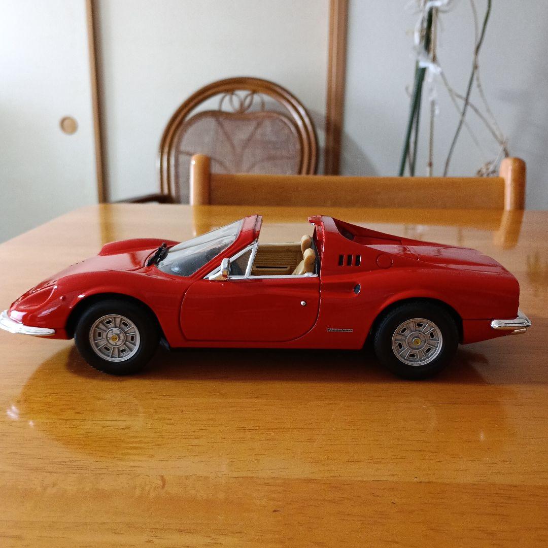 ホットウイール　フェラーリ　ディノ246GTS 1/18