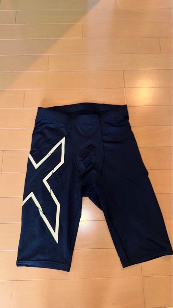 2XU（ツータイムズユー）　ハーフタイツ