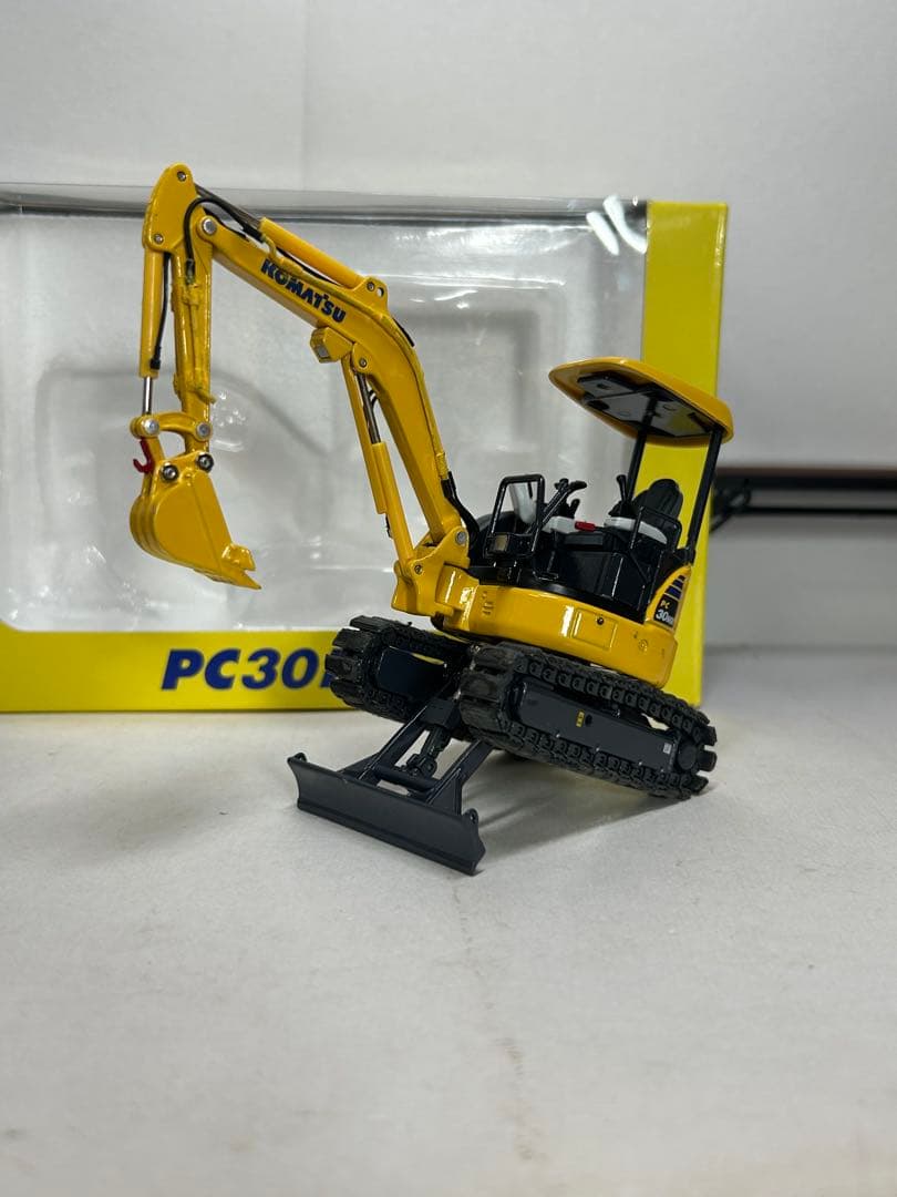 コマツpc30mr