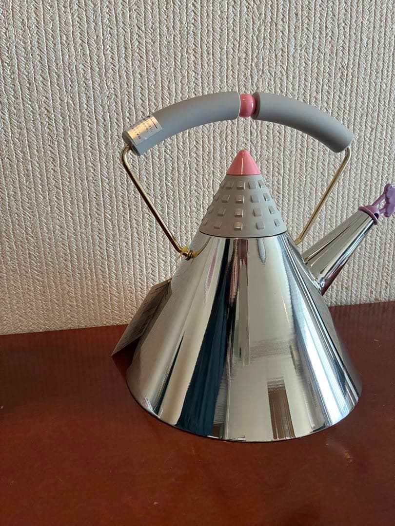 新品・未使用品　レトロでモダンなステンレス ケトル　円錐形やかん