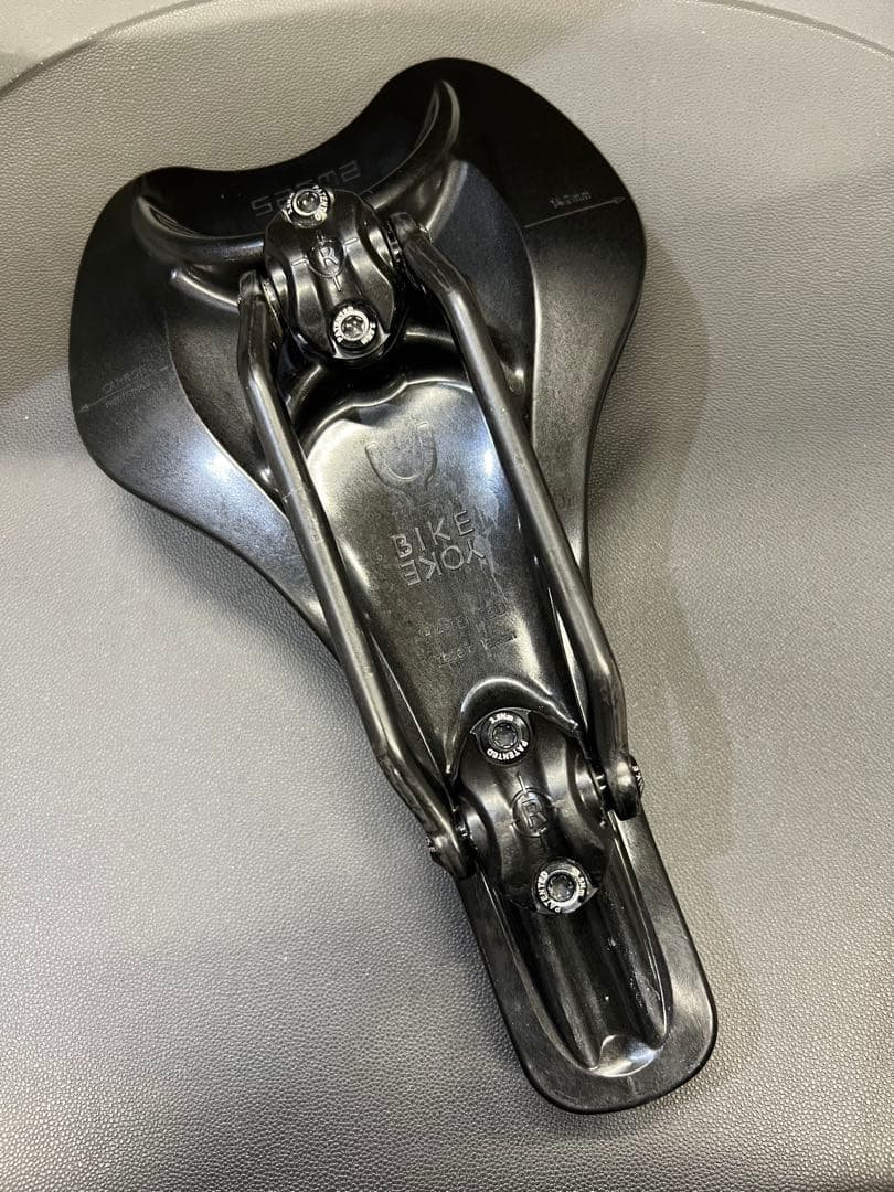 BIKE YOKE SAGMA 142mm カーボンレール　サドル　中古品