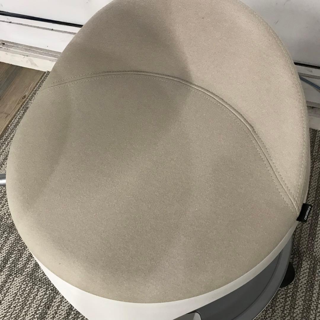 【展示品2025年製】オカムラ　クレイドル　テーブル付きスツール　ベージュ