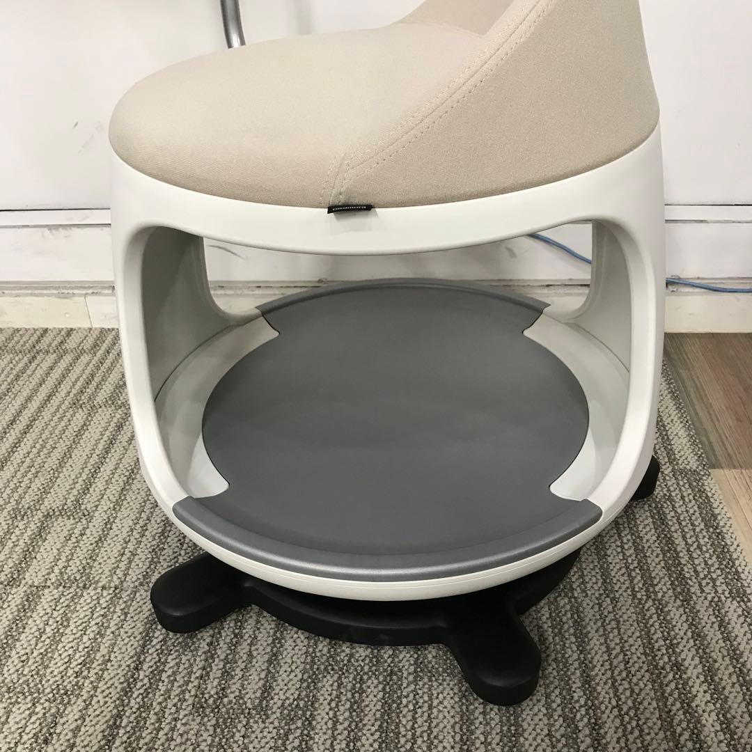 【展示品2025年製】オカムラ　クレイドル　テーブル付きスツール　ベージュ