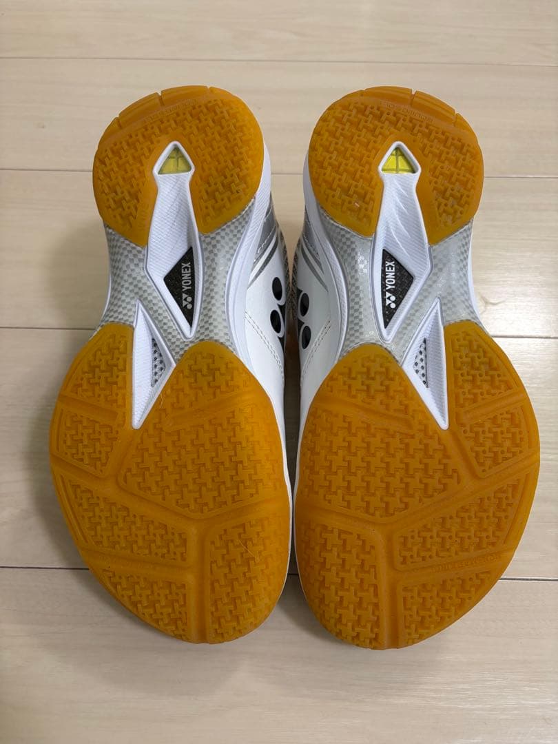 YONEX バドミントンシューズ 24.0cm ホワイト/オレンジ