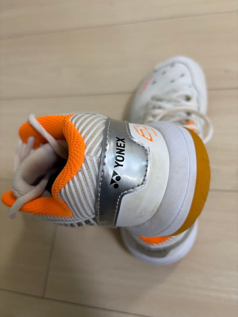 YONEX バドミントンシューズ 24.0cm ホワイト/オレンジ