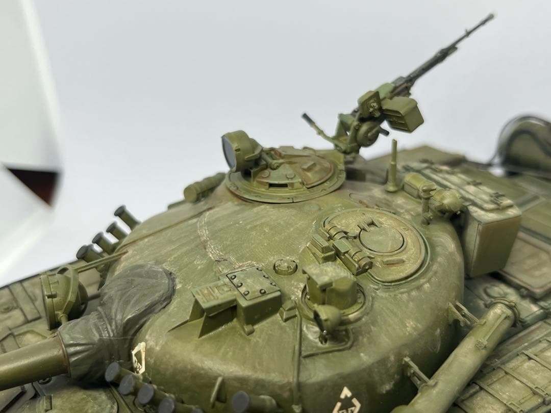 タミヤ 1/35 ロシア T-72 戦車 完成品