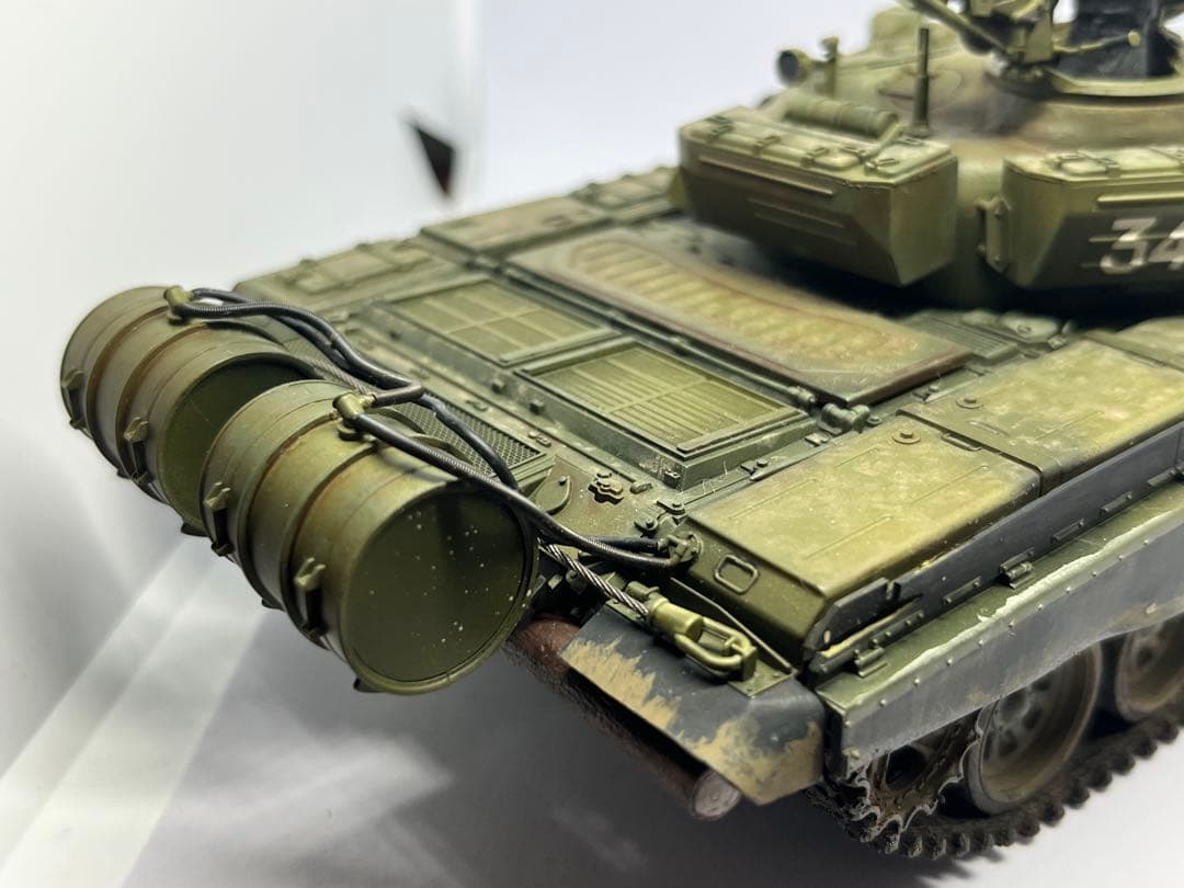 タミヤ 1/35 ロシア T-72 戦車 完成品