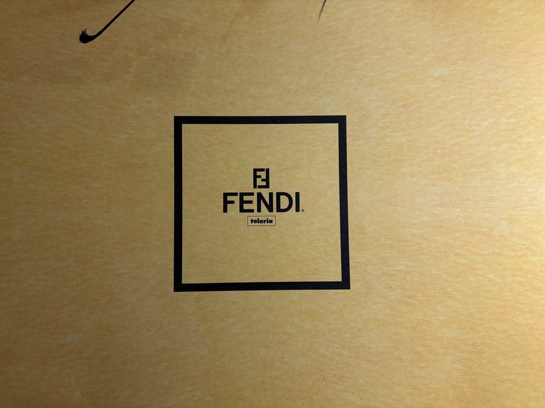 使用箱あり FENDI /VALENTINOタオルシーツ 説明欄をお読み下さい