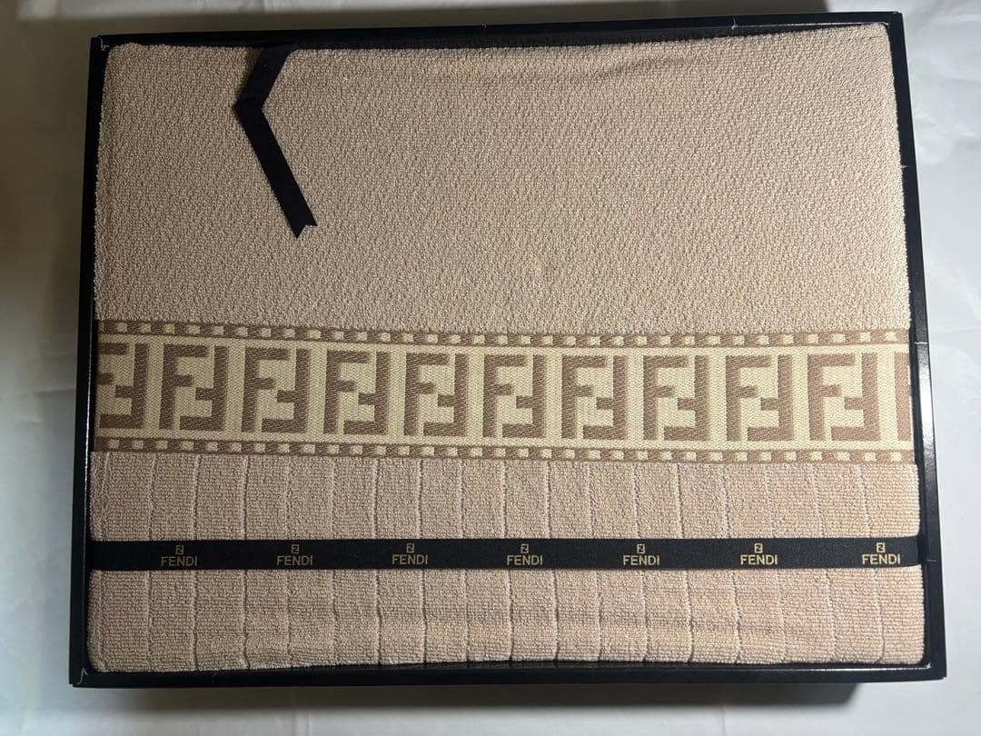 使用箱あり FENDI /VALENTINOタオルシーツ 説明欄をお読み下さい