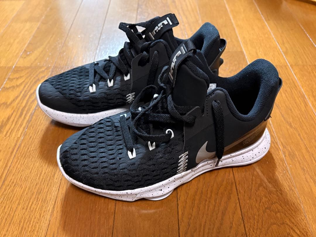 新品Nike AIR ZOOM25.5バスケットボールシューズ