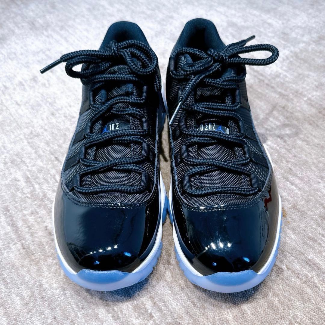 【NIKEエアジョーダン11 レトロロー】　ブラックアンドバーシティロイヤル
