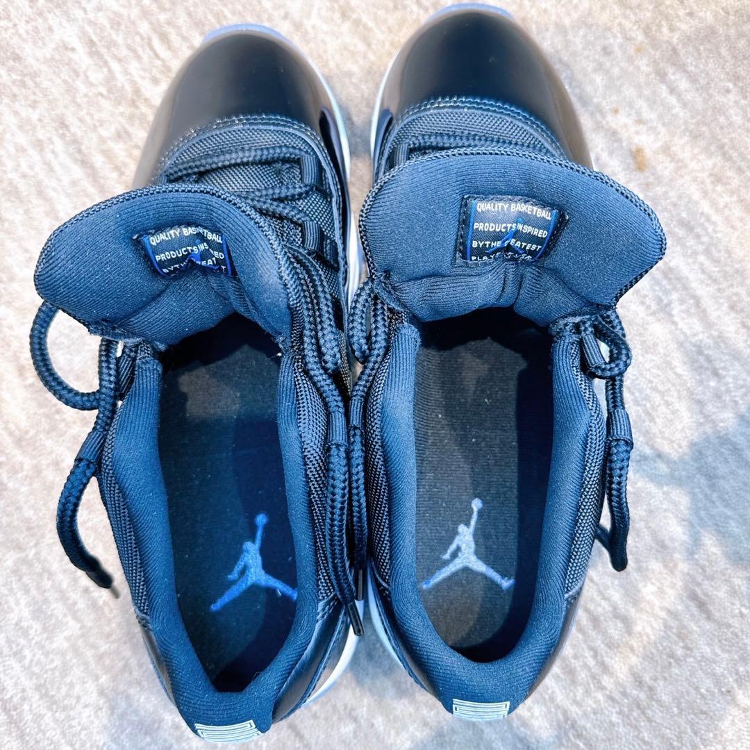 【NIKEエアジョーダン11 レトロロー】　ブラックアンドバーシティロイヤル