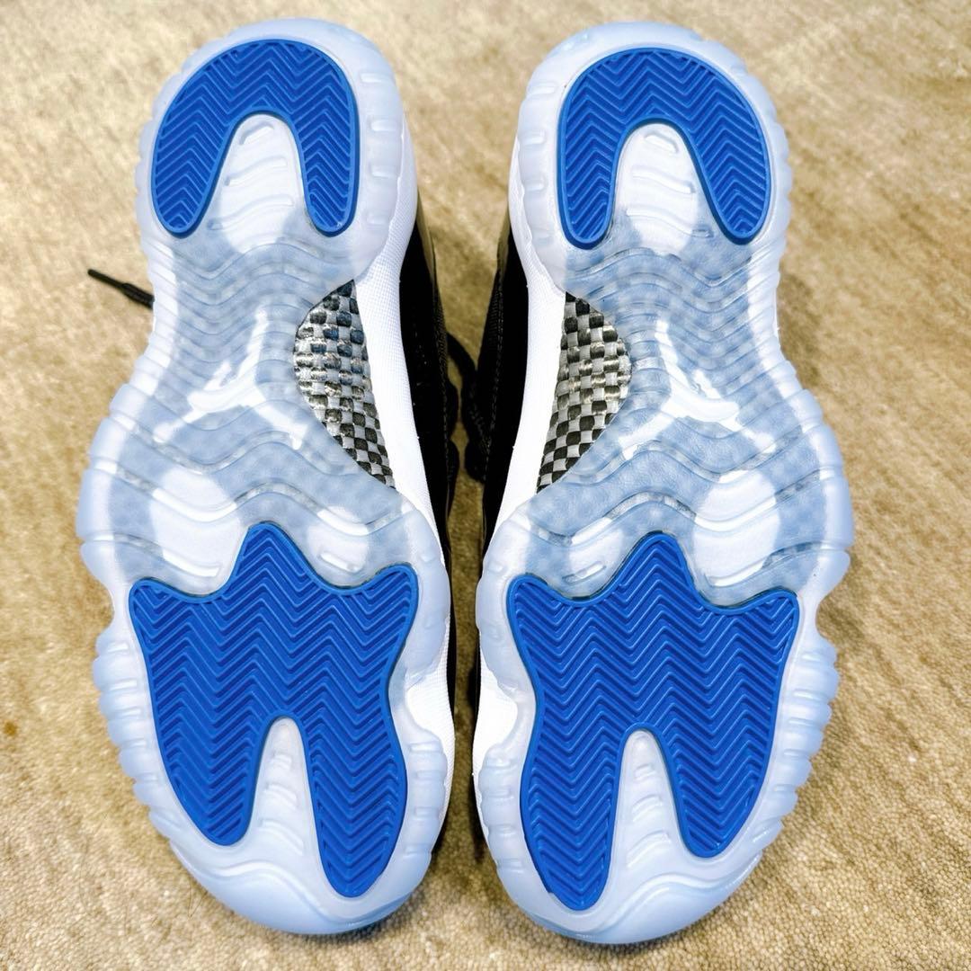 【NIKEエアジョーダン11 レトロロー】　ブラックアンドバーシティロイヤル