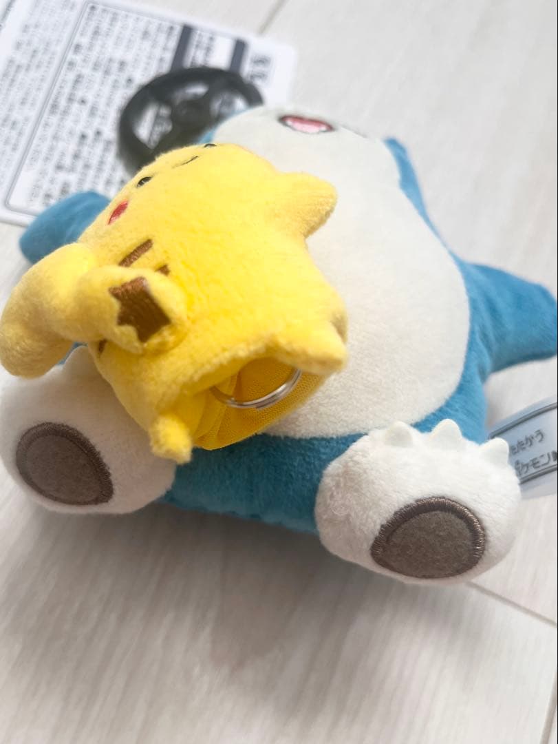 ポケモン　ぬいぐるみキーケース　カビゴンピカチュウ　逃