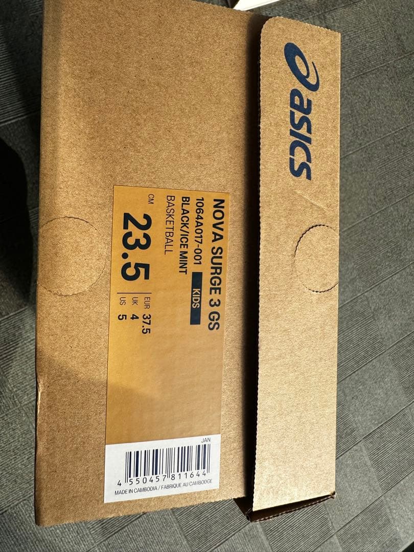 新品未使用　ミニバス　バッシュ　NOVA SURGE 3 GS 23.5cm