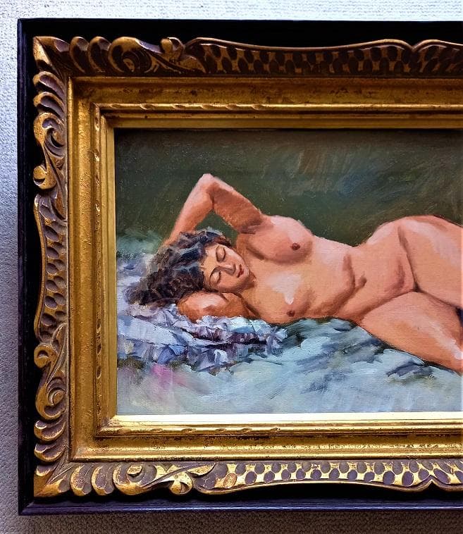 時代物油彩画　作者不詳サインあり　タイトル「横たわる裸婦」金のアンティークな額