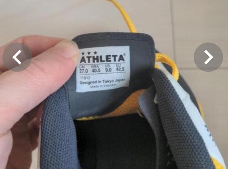 【新宿区手渡し】ATHELETA フットサルシューズ