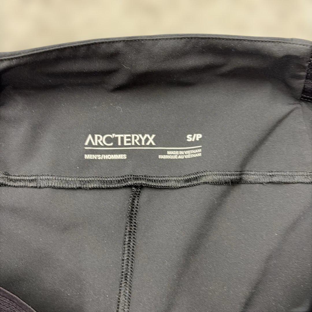 ARC'TERYX メンズ ショートパンツ スケルトンプリント