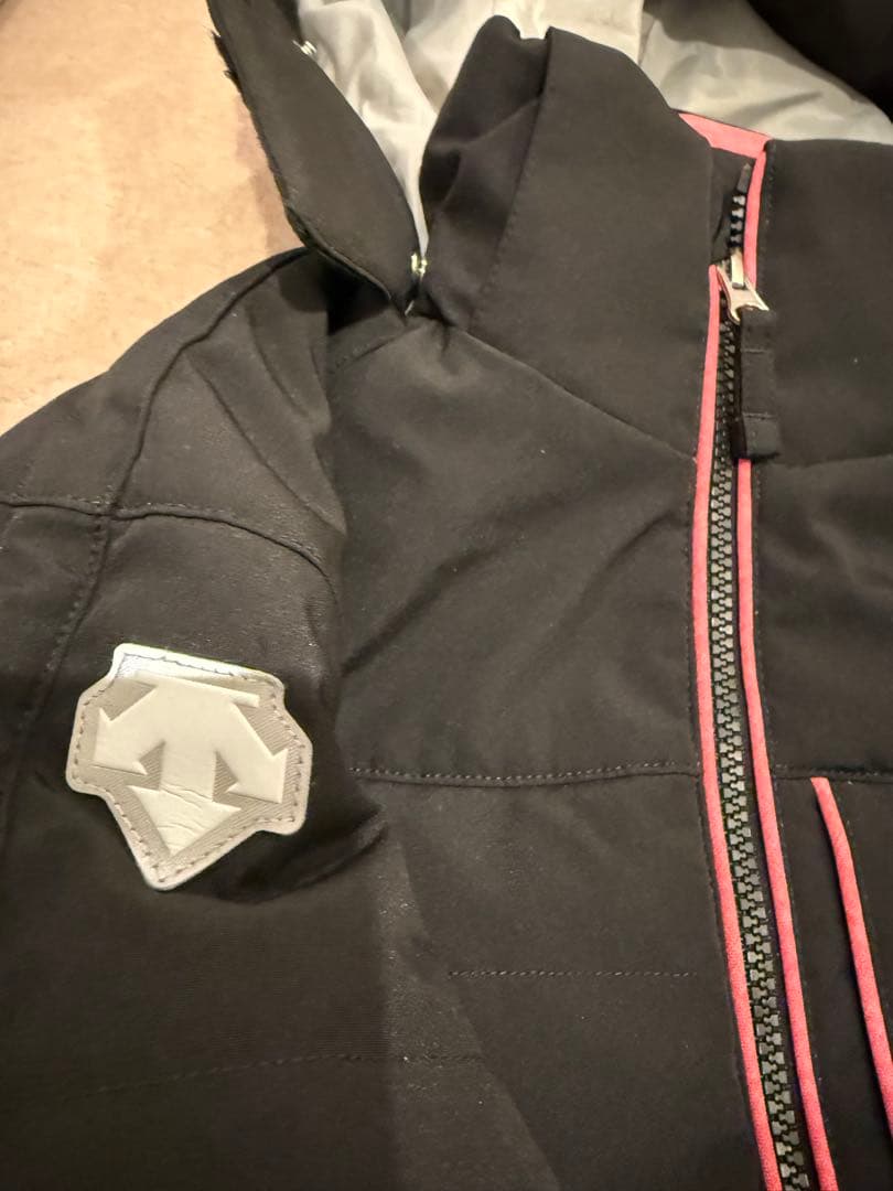 ヘルメットセットで更に値下げします‼️DESCENTE 子ども用スキーウェア