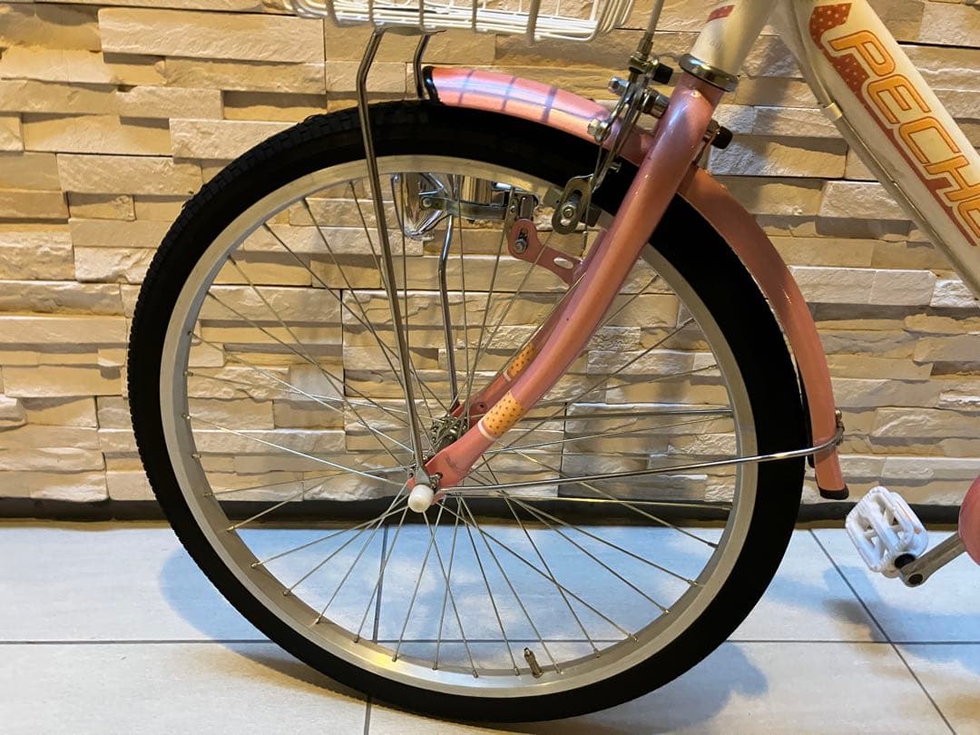 24インチ　ピンク シティサイクル ワイヤーバスケット付き