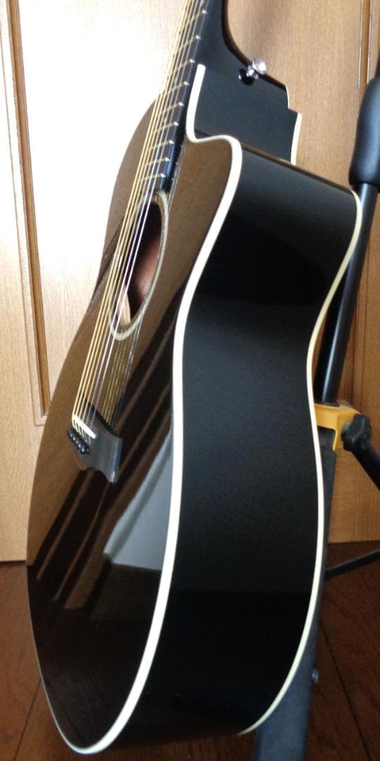 Taylor 214ce-BLK DLX　ほぼ未使用の超美品 テイラー　エレアコ
