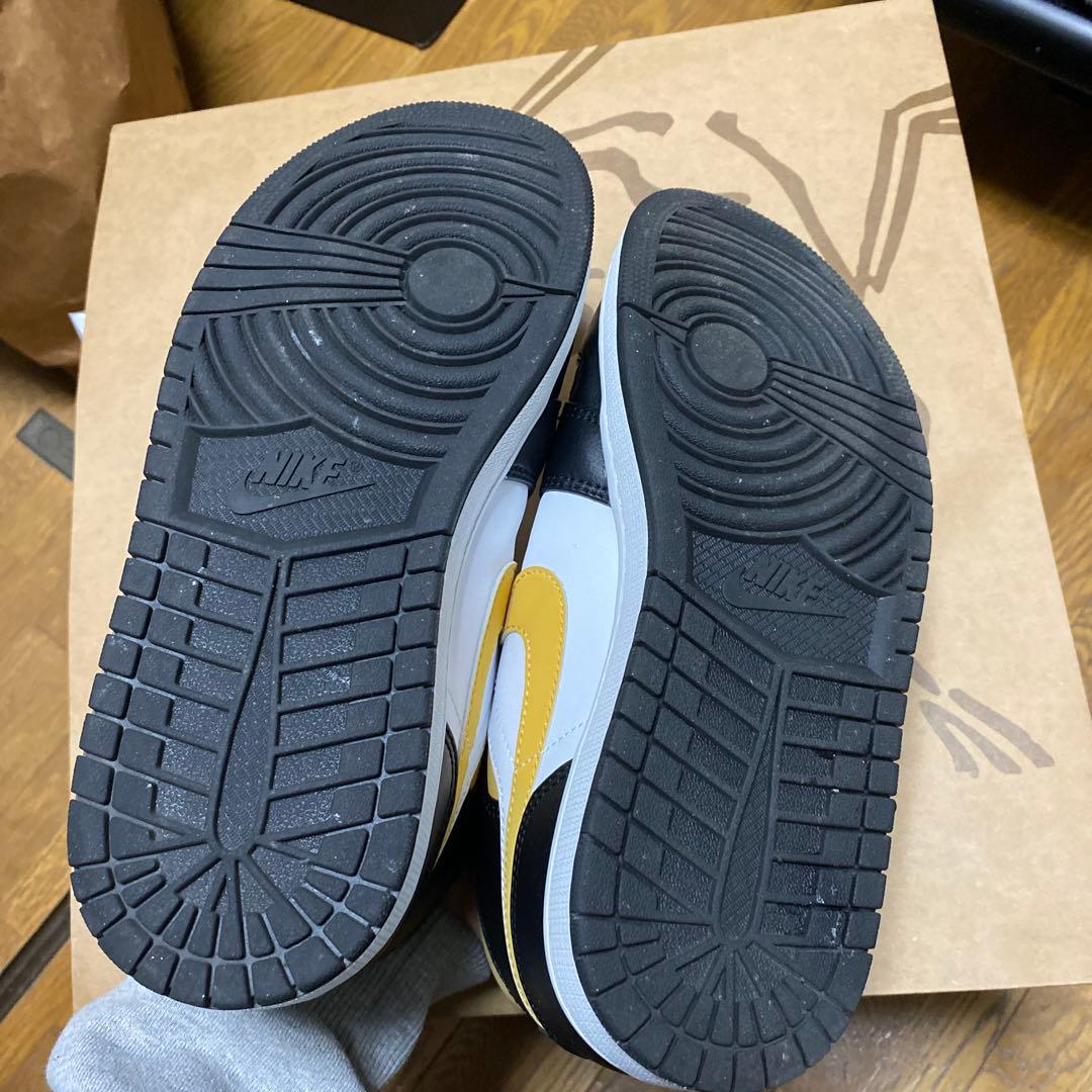 極美品Nike Air Jordan 1 ミッドカット シューズ