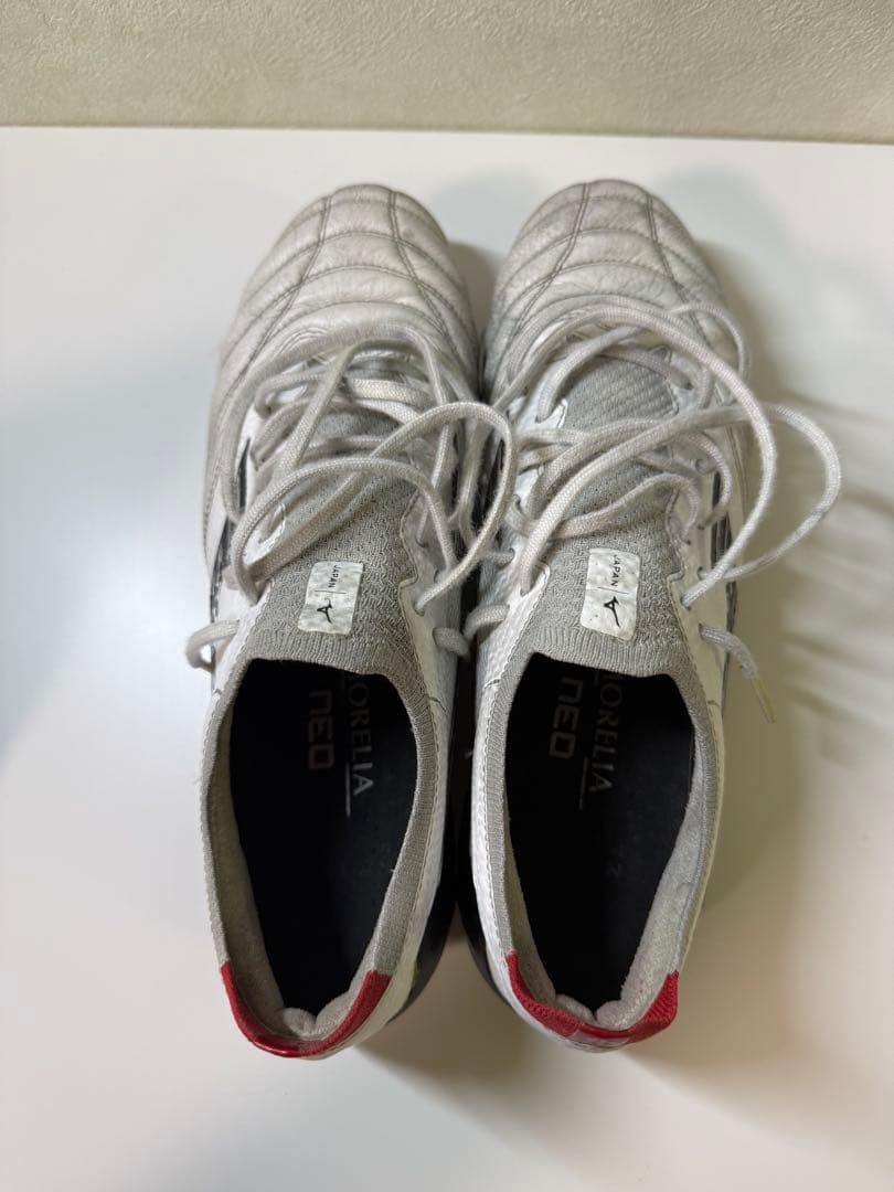 Mizuno Morelia Neo βサッカーシューズ ホワイト/レッド