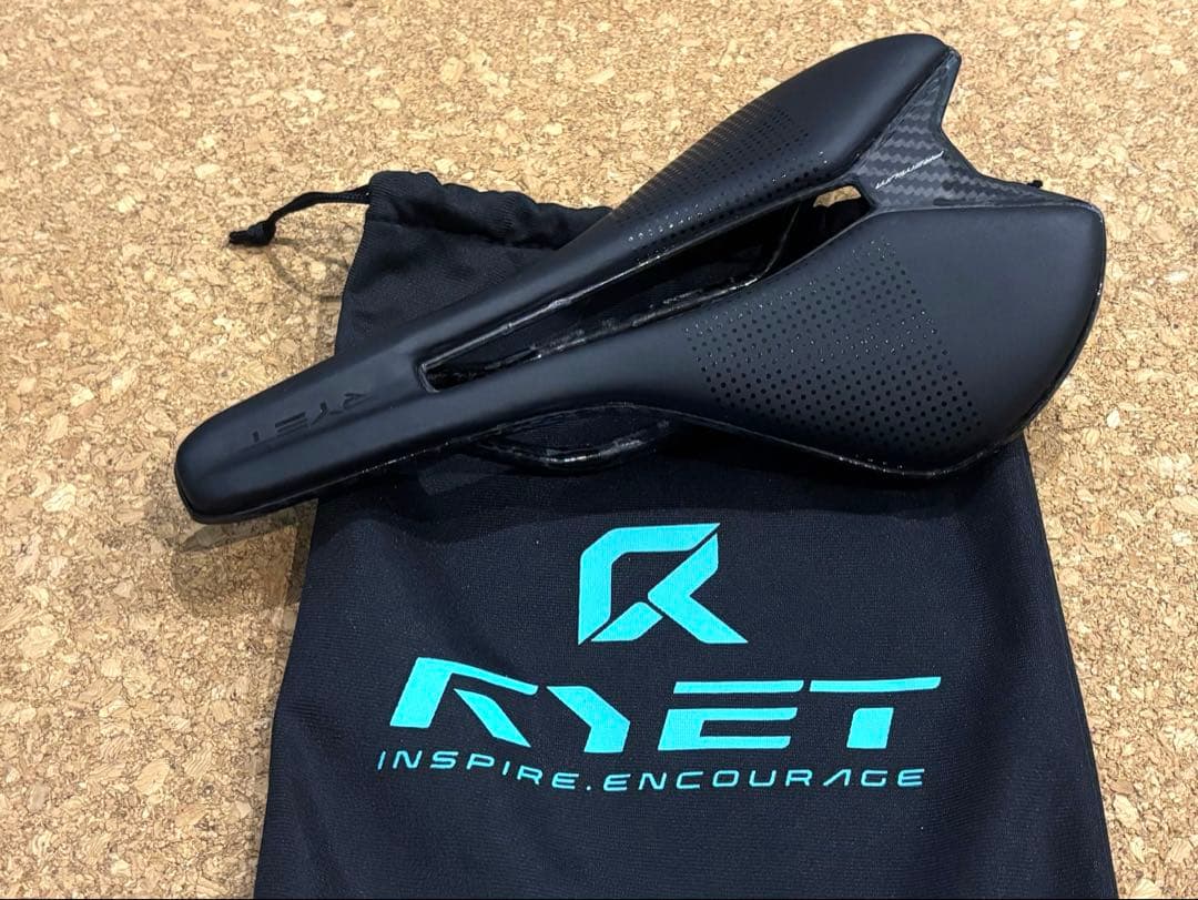 RYET 軽量カーボンサドル