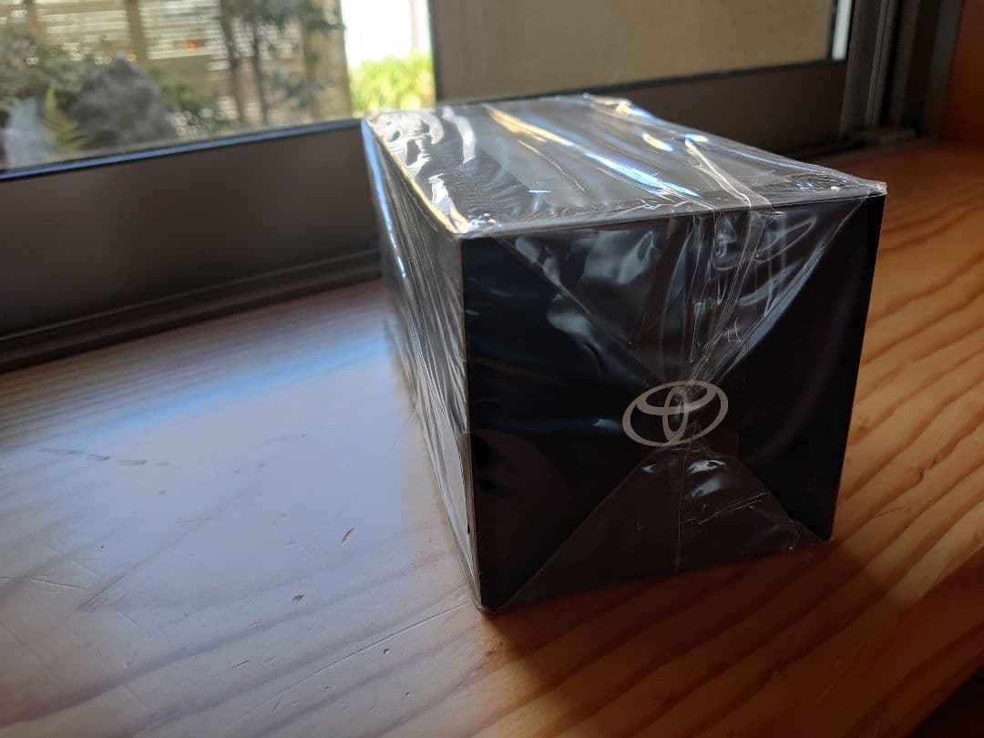 【新品】ハリアー　ホワイトパール　カラーサンプル　ミニカー