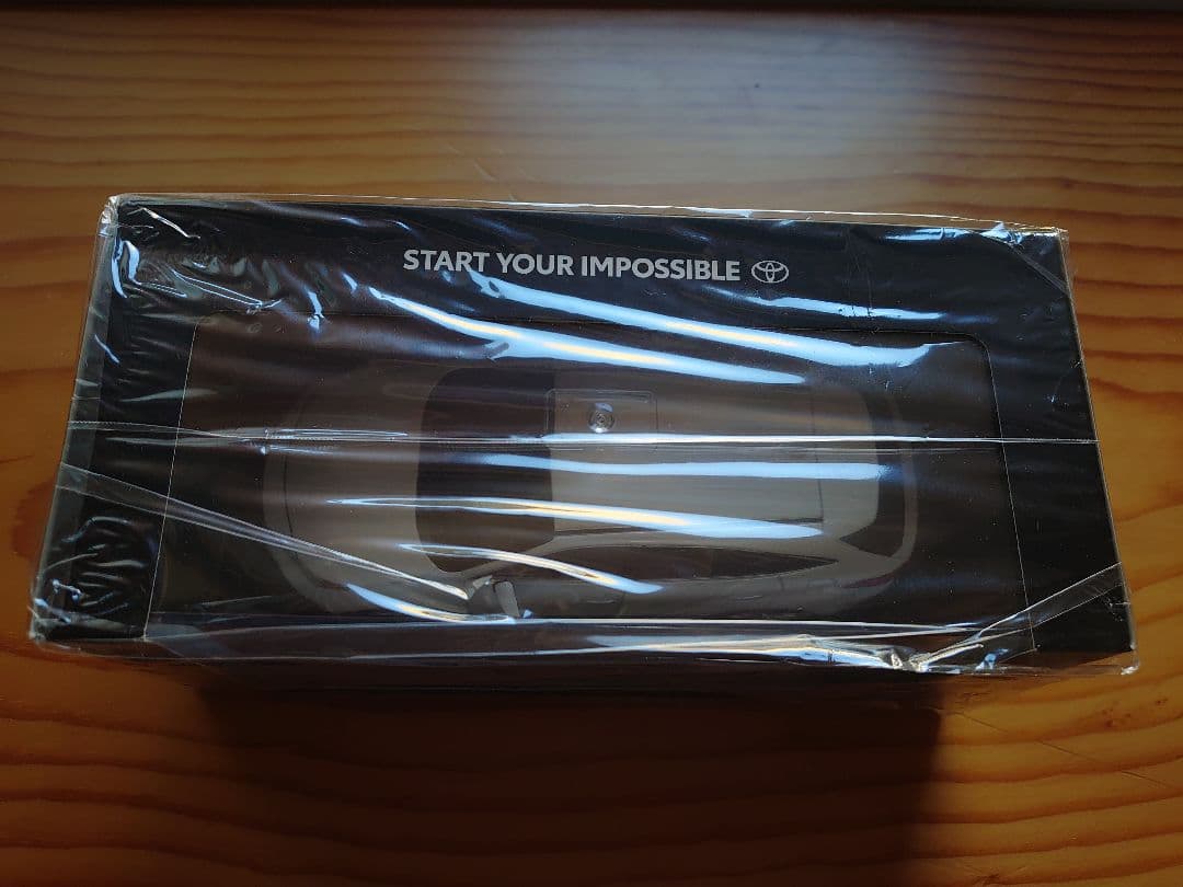 【新品】ハリアー　ホワイトパール　カラーサンプル　ミニカー