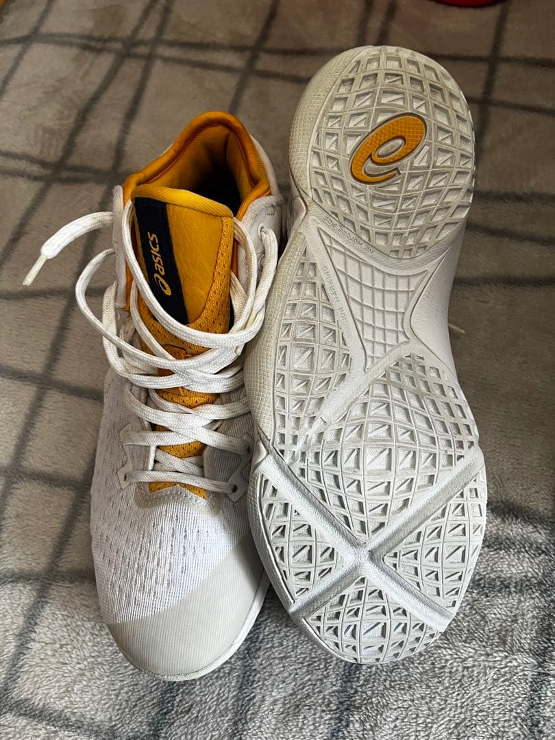 asics バスケットボールシューズ ホワイト/イエロー