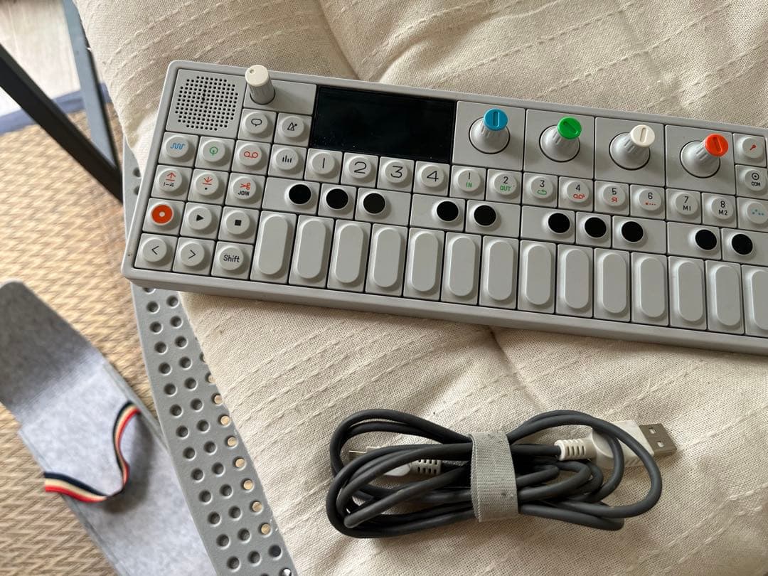 Teenage Engineering OP-1 ホワイト