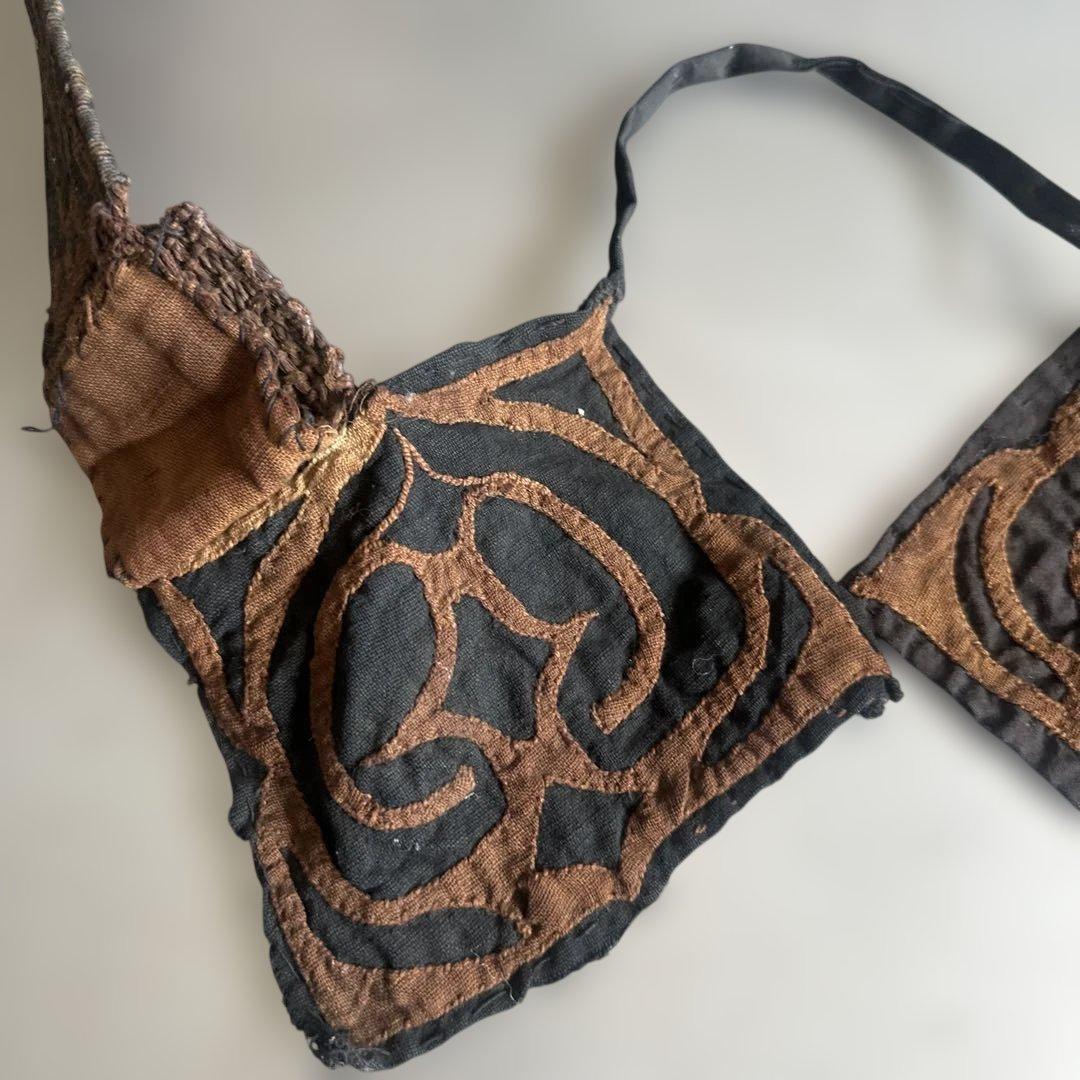 消防服と一緒に蔵から出てきたベルトのような物　伝統的な刺繍の布製ベルト