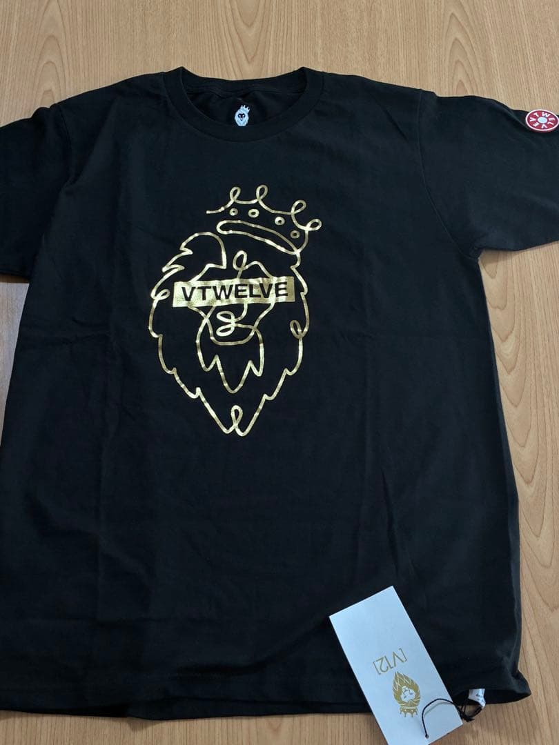 新品　V12 V TWELVE ヴィトゥエルヴ　ゴールドロゴ　半袖Tシャツ