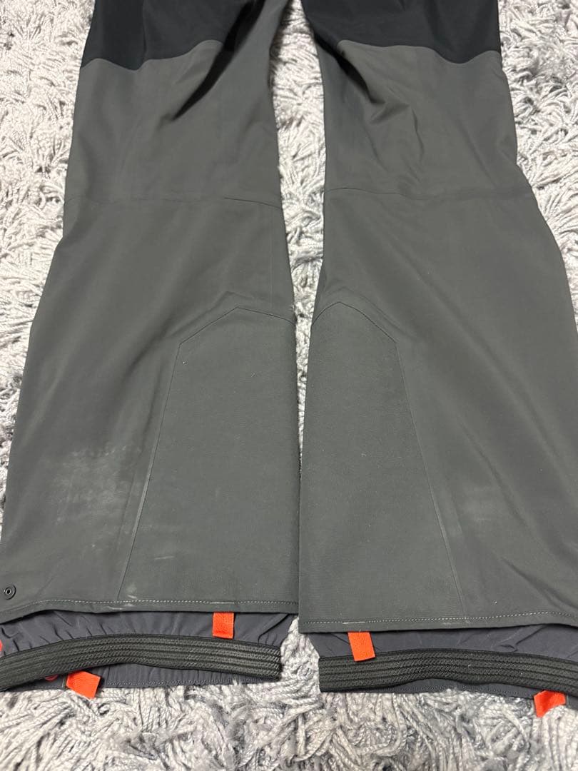マウンテンハードウェア　スノーパンツ　MOUNTAIN HARDWEAR