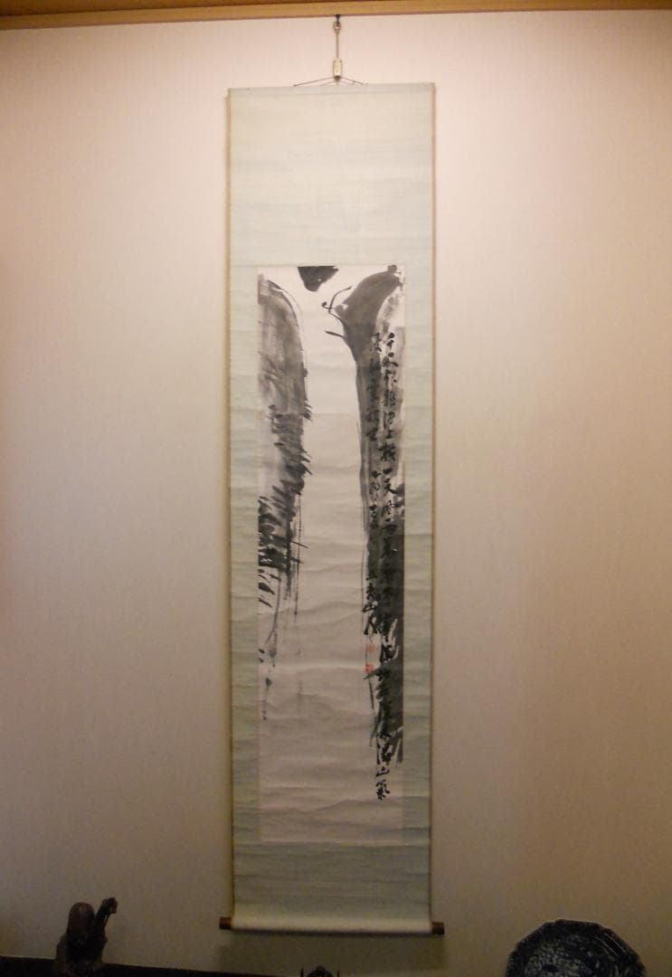 掛け軸 服部五老 『 瀧 』 画賛 紙本 希少 軸装 茶道具 掛軸 美品 です。