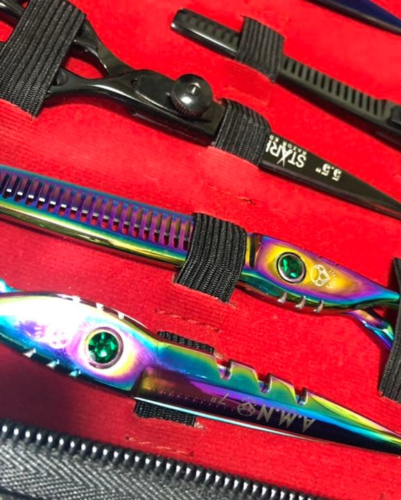 新品　最終価格！美容師さんいかがでしょうか 高品質　ハサミ　ネイル　剃刀　他