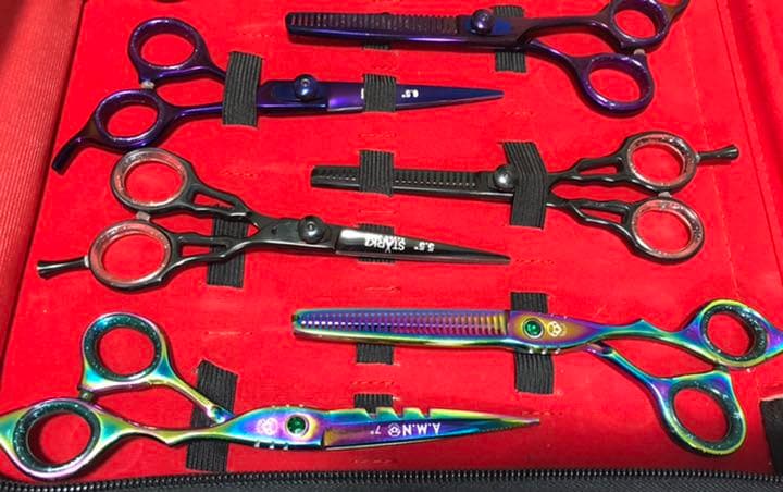 新品　最終価格！美容師さんいかがでしょうか 高品質　ハサミ　ネイル　剃刀　他
