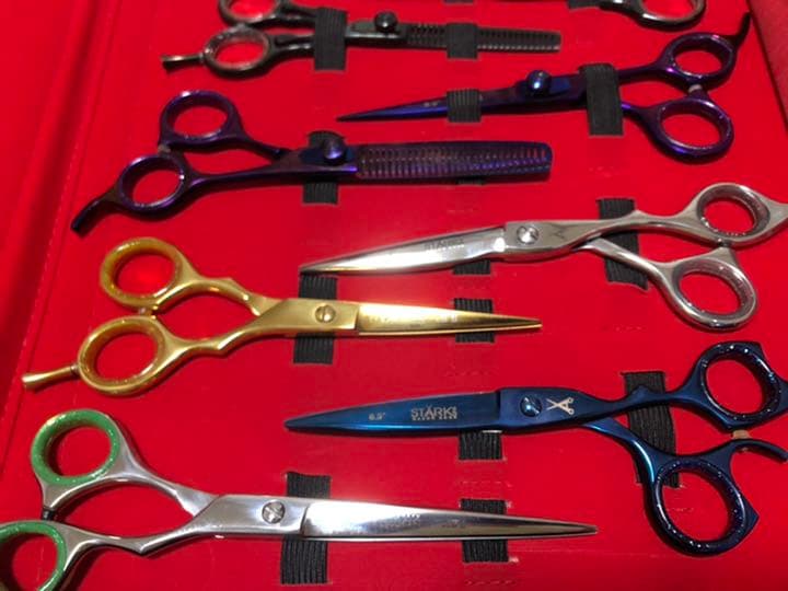 新品　最終価格！美容師さんいかがでしょうか 高品質　ハサミ　ネイル　剃刀　他
