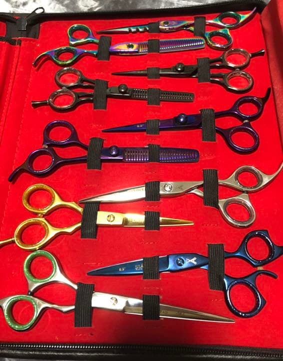 新品　最終価格！美容師さんいかがでしょうか 高品質　ハサミ　ネイル　剃刀　他