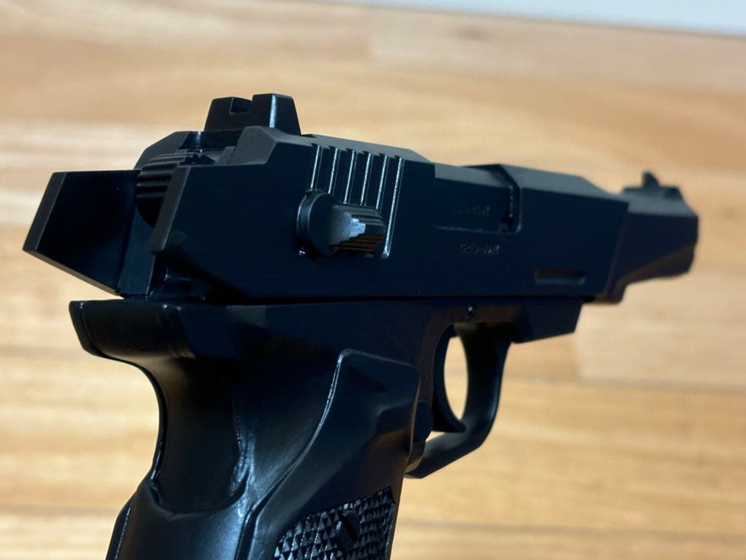 大日本技研 1/1 機動戦士ガンダム 地球連邦軍制式拳銃 M71A1 完全無可動