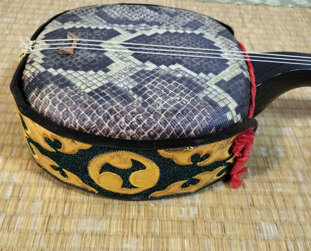 沖縄三線　縞黒檀（カマゴン）　真壁型　付属品多数　初心者セット　すぐに弾けます