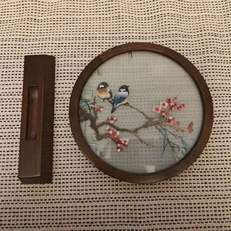 【極美品】蘇州刺繍 置物 両面刺繍 飾り 花鳥図 絹 シルク 額縁付き