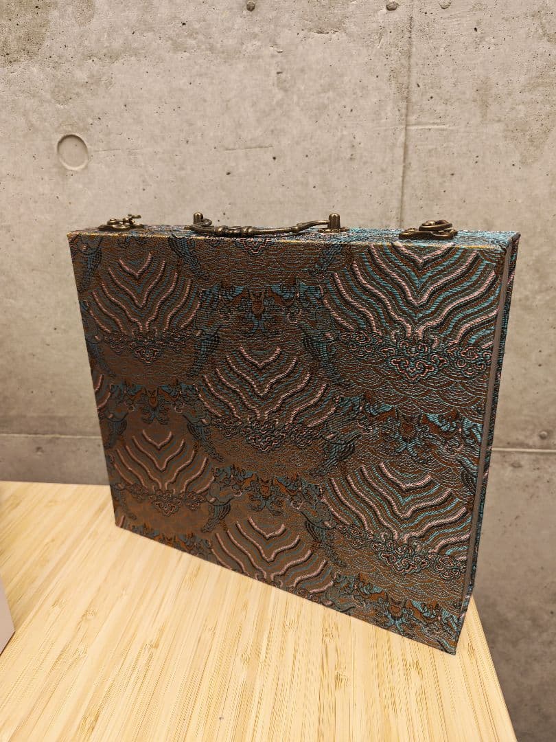 【極美品】蘇州刺繍 置物 両面刺繍 飾り 花鳥図 絹 シルク 額縁付き