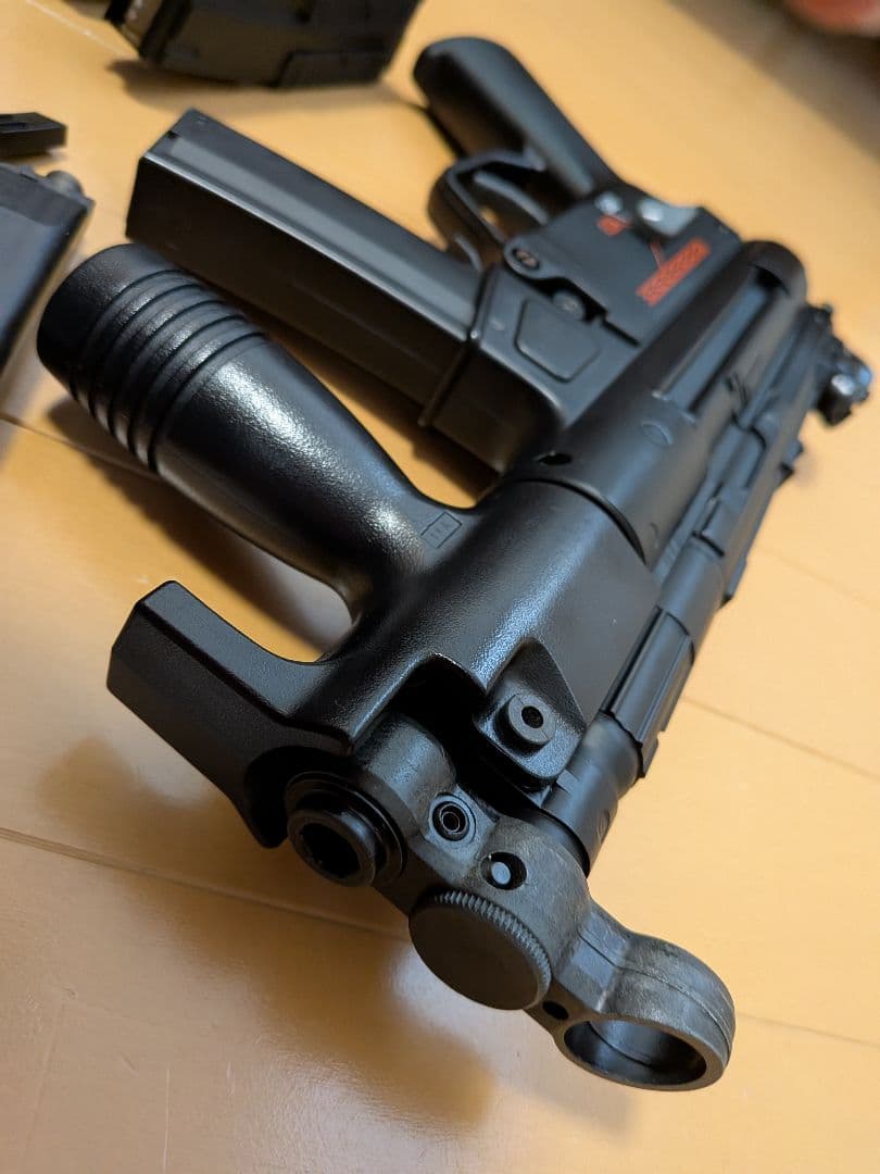 東京マルイ H&K MP5K 電動ガン　多弾数マガジン、バッテリー、ローダー付
