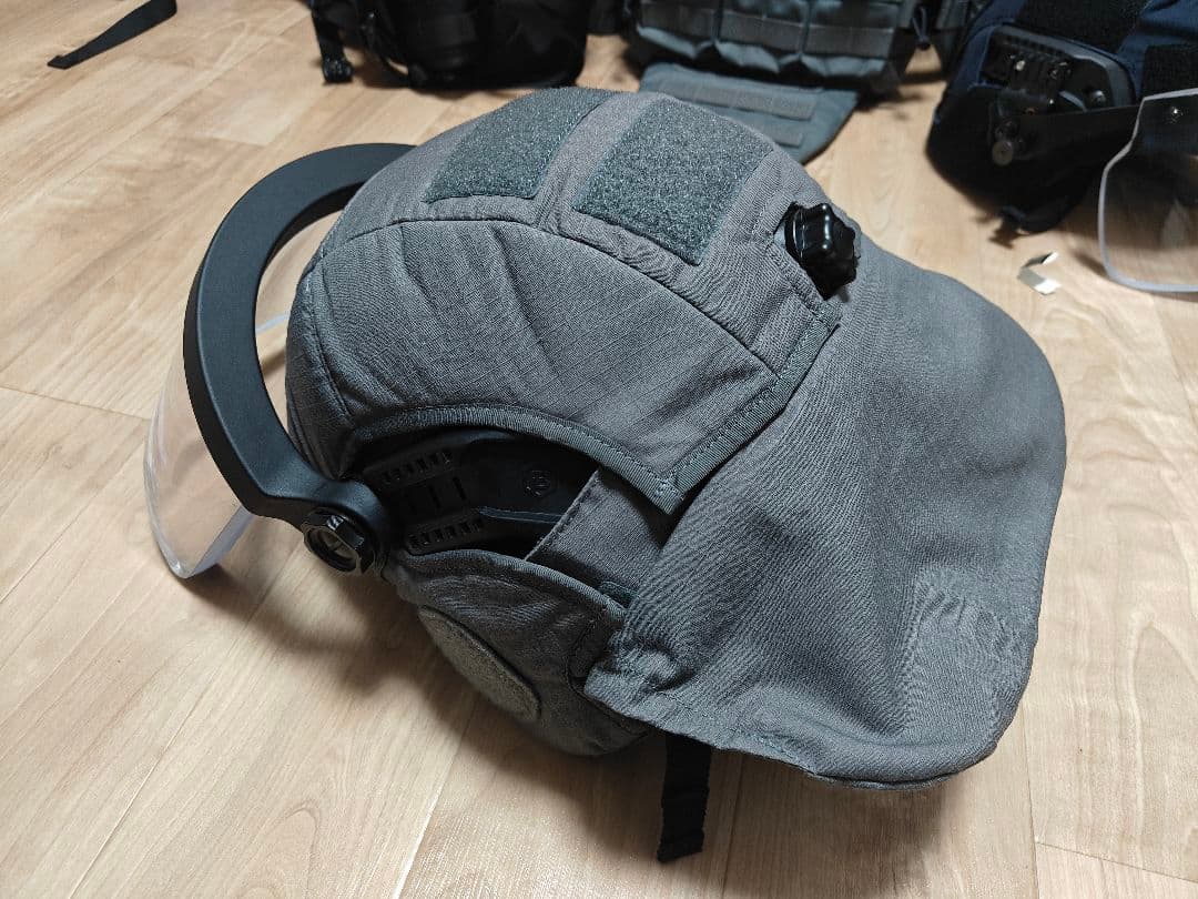 C1300H防弾ヘルメット（レプリカ）＋オランダDSI用ヘルメットカバー付き