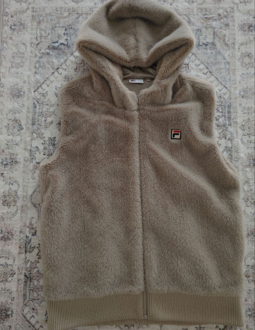 FILA ★フィラフェイクファーベスト ベージュМサイズ
