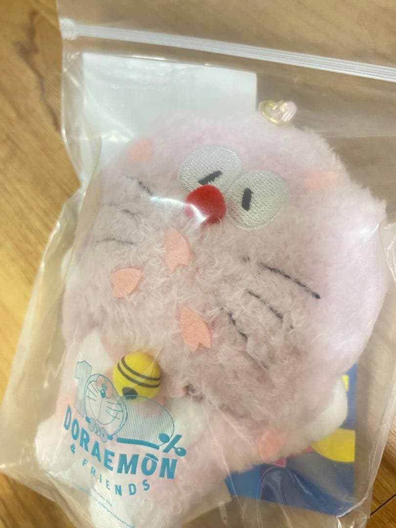 100%ドラえもん&フレンズ展　ドラえもんキーチェーン（桜）