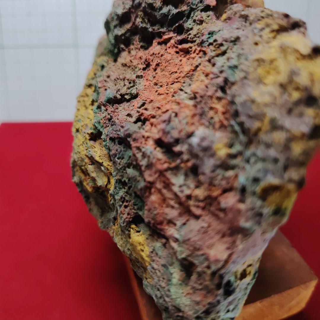 多彩な色の自然石（津軽錦石）原石、管理Ｎｏ．71238台除く