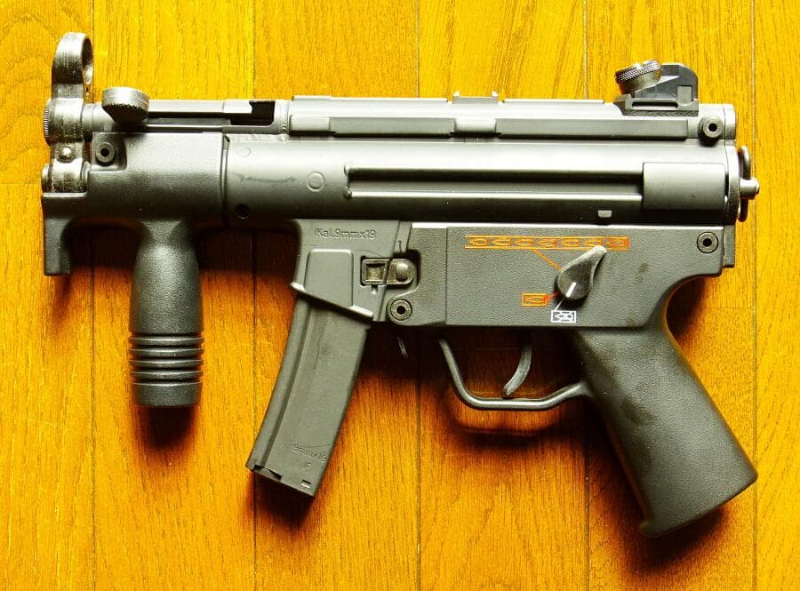 東京マルイ H&K MP5クルツA4 純正バッテリー＆充電器付き